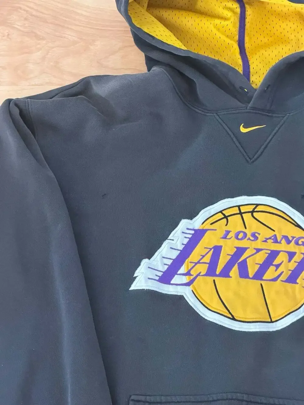 Vintage Nike Los Angeles Lakers Center Swoosh NBA Hoodie Black